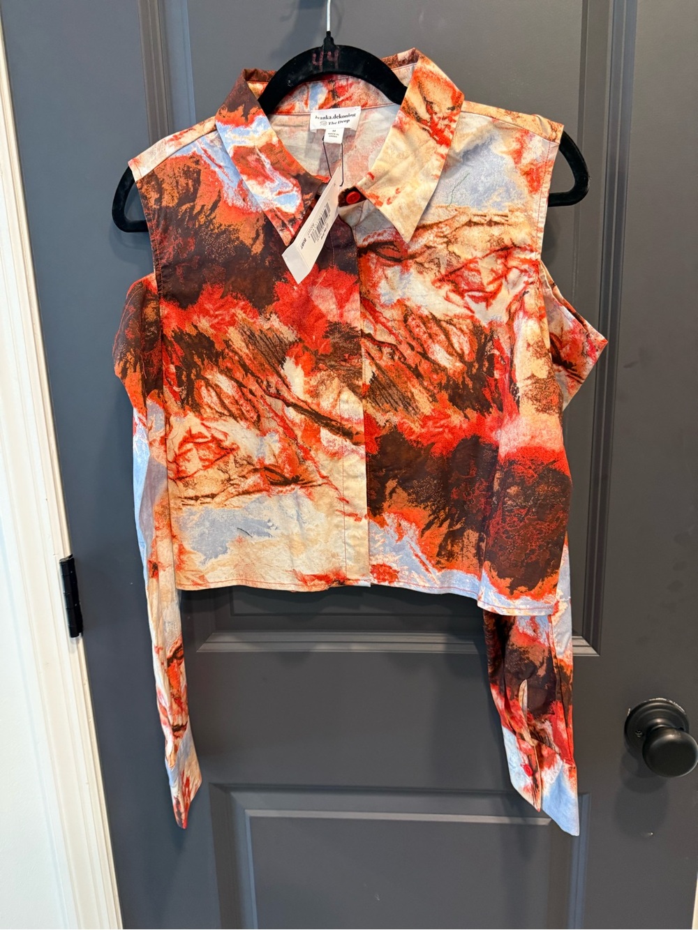 Pepa & Co. Abstract Print Sleeveless Button-Down Crop Shirt - Red Multi